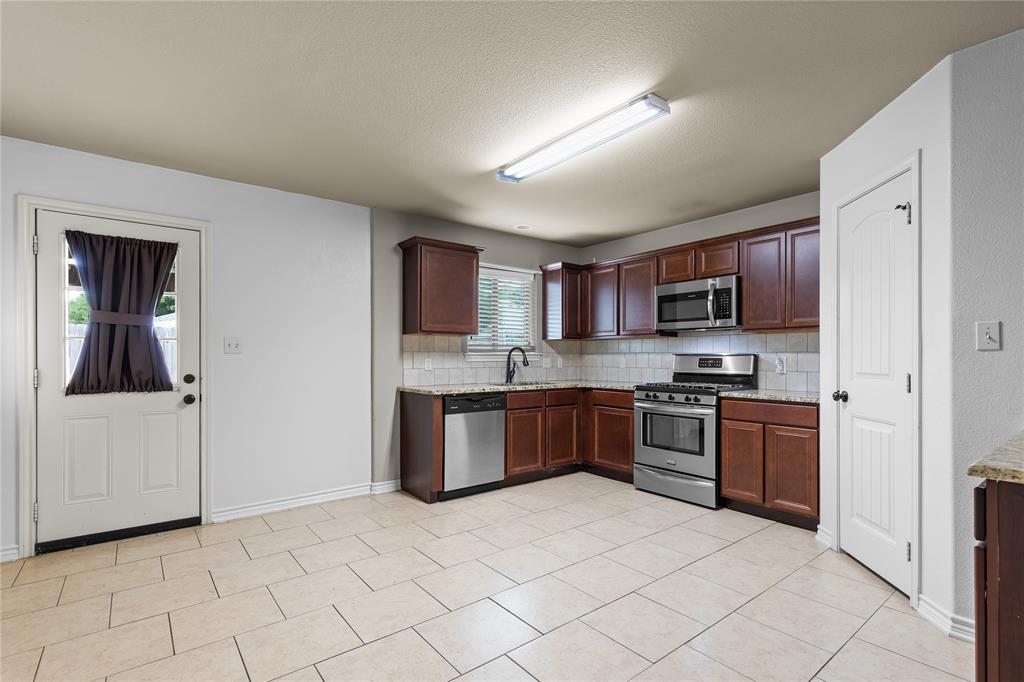 4204 Quail Run Road Sherman, TX 75092 - Photo 12 of 33