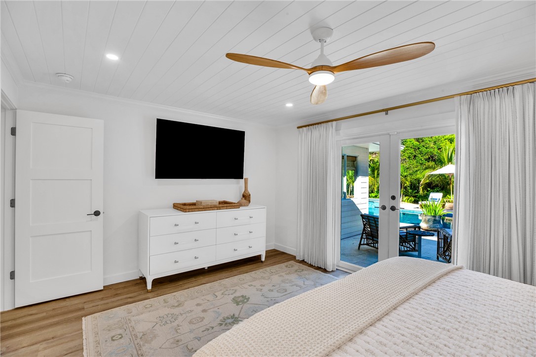 1830 East Sandpiper Road Vero Beach, FL 32963 - Photo 19 of 36 a bedroom with furniture and a flat screen tv