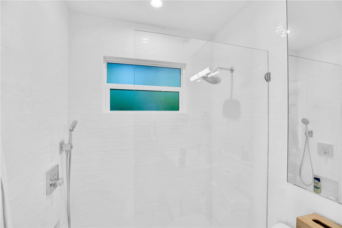 1830 East Sandpiper Road Vero Beach, FL 32963 - Photo 21 of 36 a bathroom with a mirror and a shower