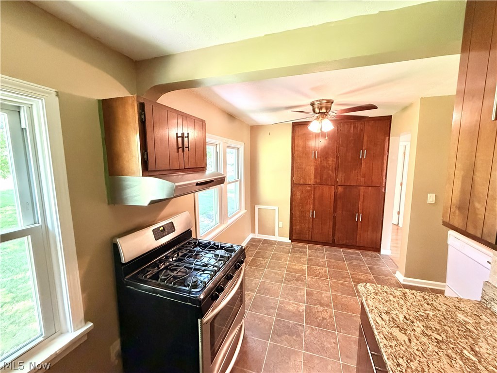 8233 Edgewood Road Mentor, OH 44060 - Photo 4 of 20