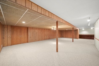 2130 Mallard Drive Northbrook, IL 60062 - Photo 23 of 28 a view of an empty room