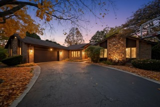 2130 Mallard Drive Northbrook, IL 60062 - Photo 4 of 28 a view of a house with a street