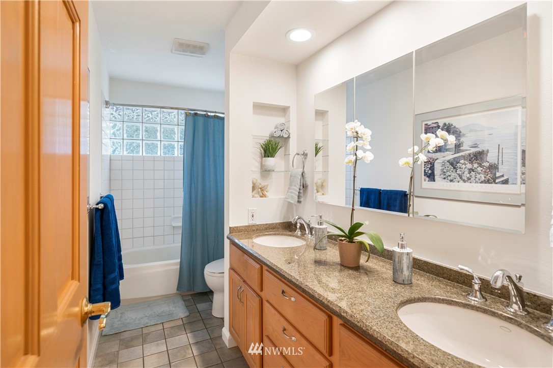 12115 Northeast 163rd Street Bothell, WA 98011 - Photo 14 of 25 Gallery Image 14