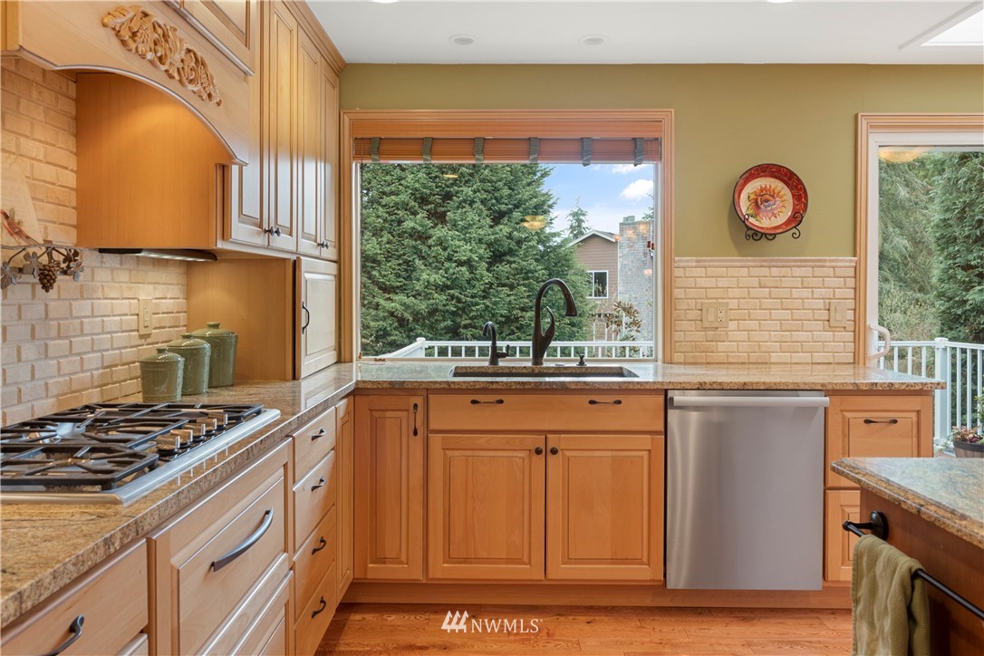 12115 Northeast 163rd Street Bothell, WA 98011 - Photo 6 of 25 Gallery Image 6