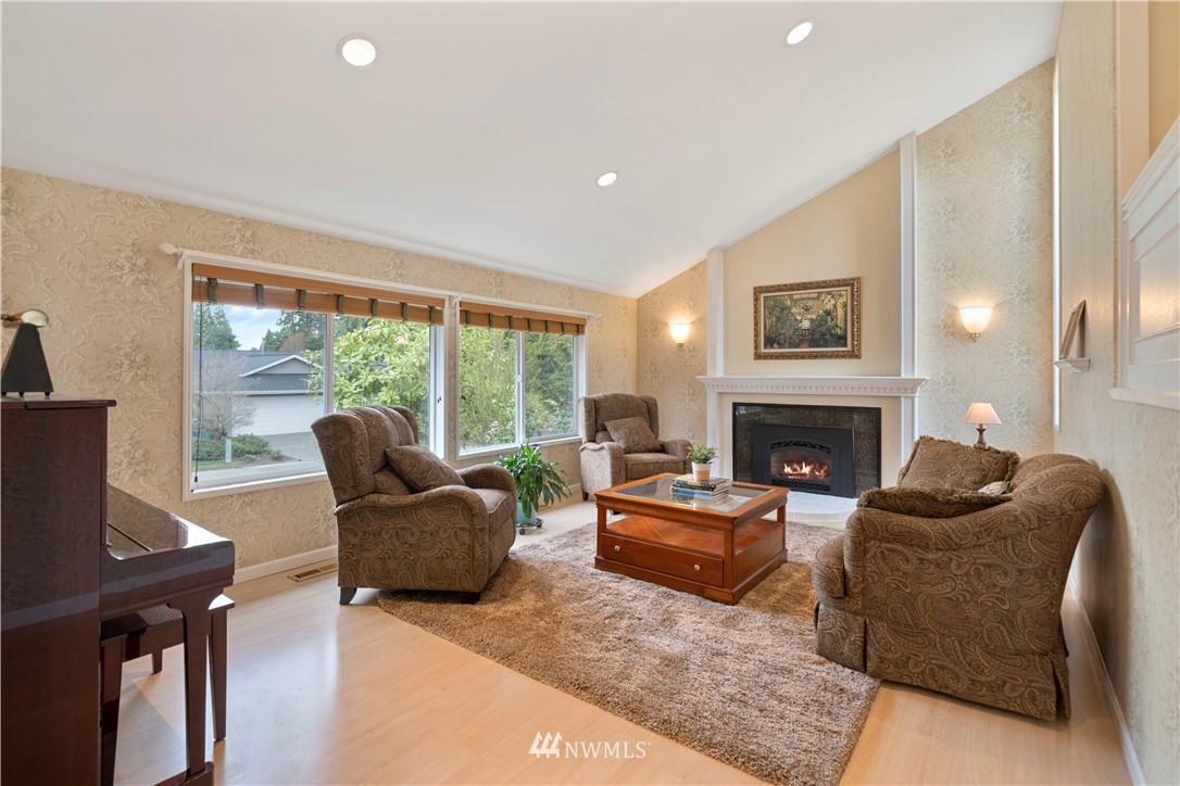 12115 Northeast 163rd Street Bothell, WA 98011 - Photo 8 of 25 Gallery Image 8