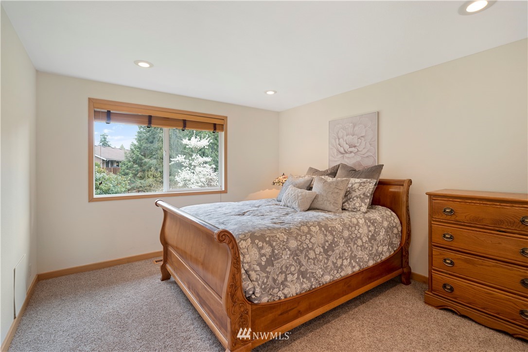 12115 Northeast 163rd Street Bothell, WA 98011 - Photo 10 of 25 Gallery Image 10
