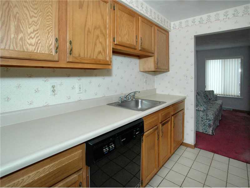 423 Timber Trafford, PA 15085 - Photo 4 of 16 Kitchen.