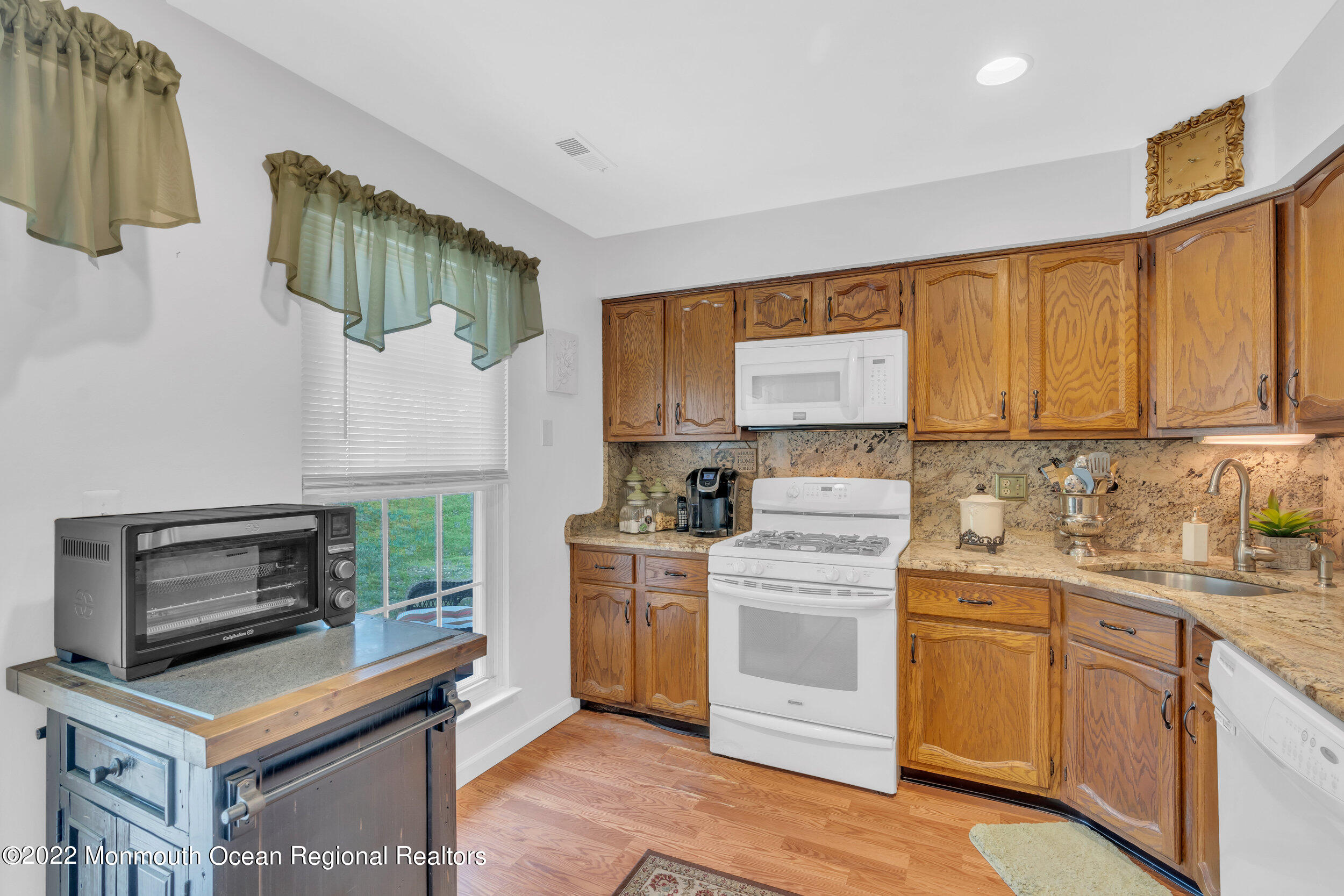 69 Rita Lane Jackson, NJ 08527 - Photo 16 of 32 017_5_10