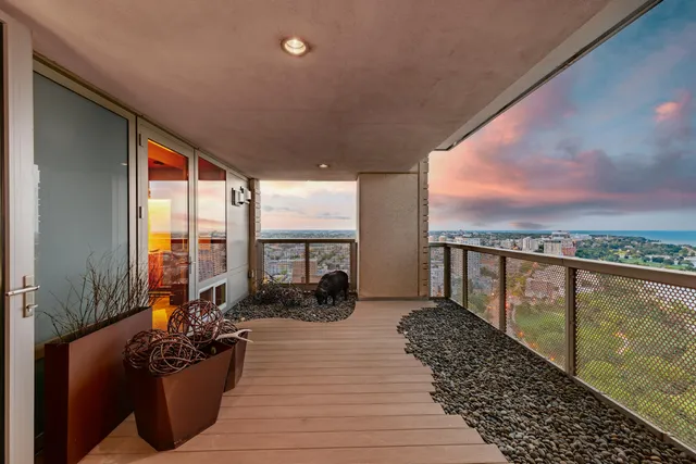 $2,800,000 | 923 East Kilbourn Avenue, Unit 3000, Milwaukee, WI 53202