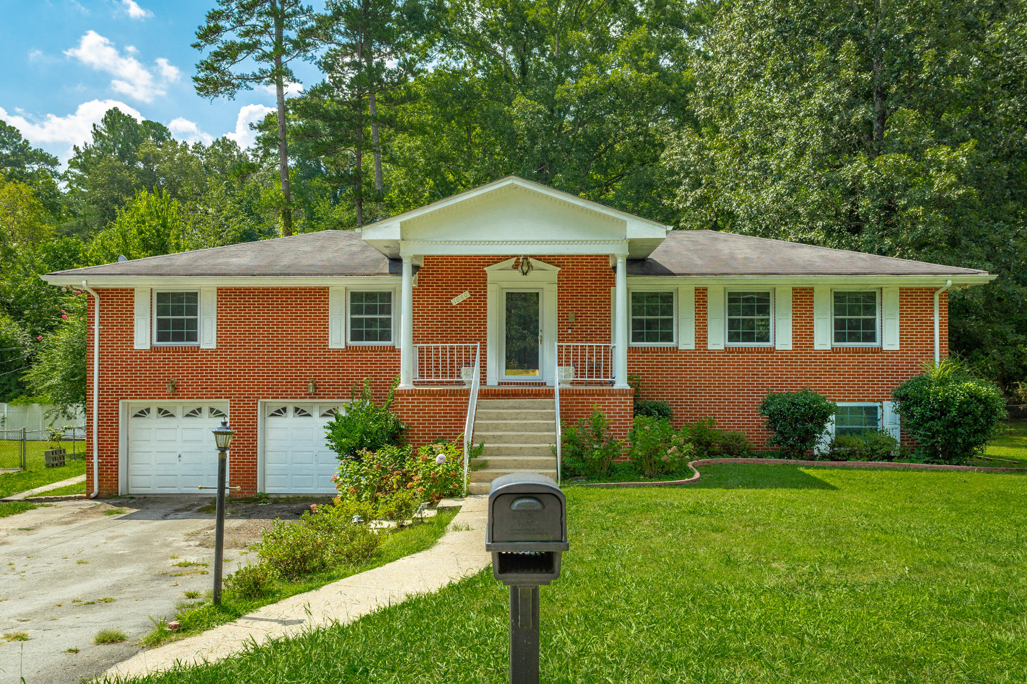 1060 Shallowford Road Chattanooga, TN 37411 - Photo 1 of 35 1060 Shallowford Rd. HD-2