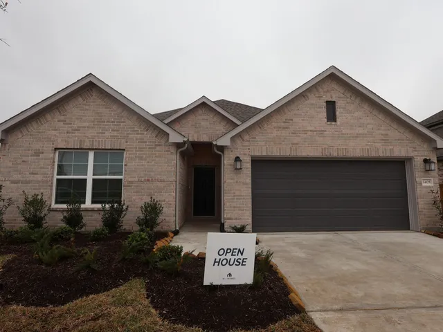 $335,990 | 3405 Moraine Lk Drive, Santa Fe, TX 77510