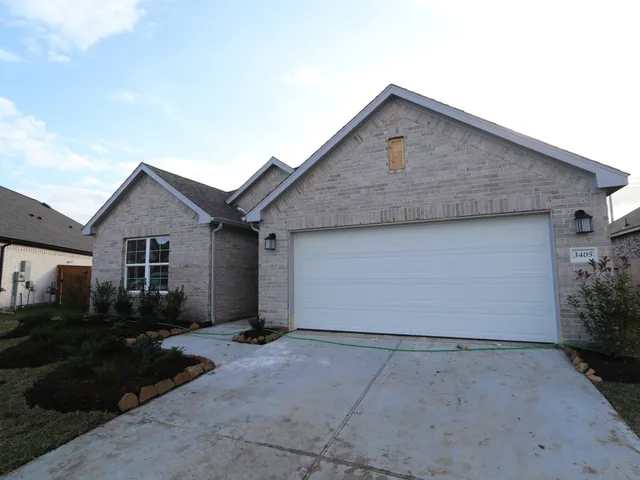 a front view of house with backyard