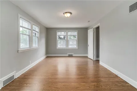 $425,000 | 200 East 73rd Terrace, Kansas City, MO 64114