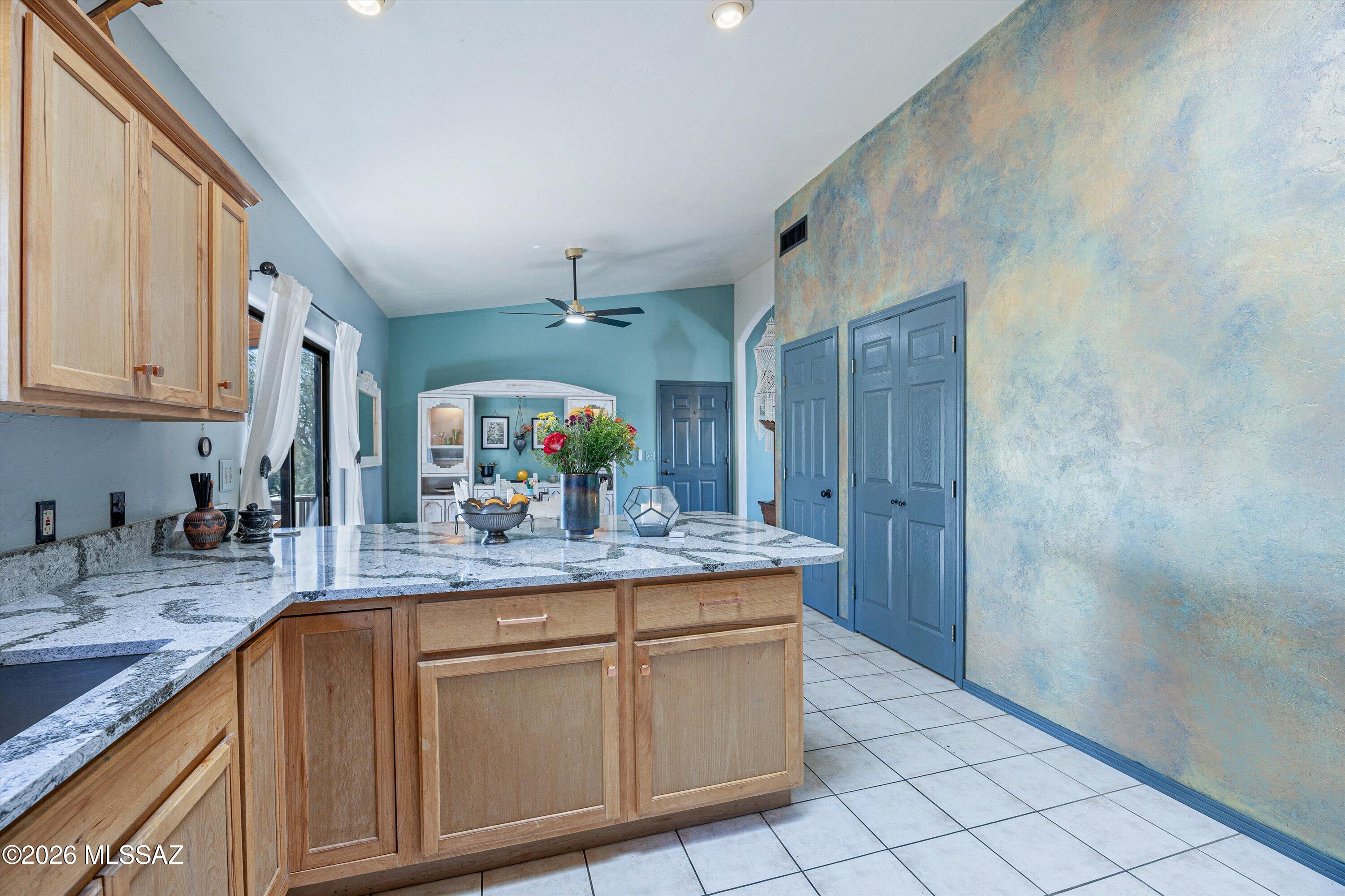 4155 West Coyote Ridge Trail Tucson, AZ 85746 - Photo 15 of 38 Kitchen