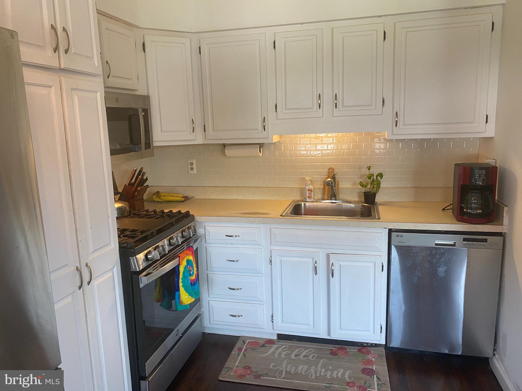 12414 Rambler Road Philadelphia, PA 19154 - Photo 11 of 38 Kitchen