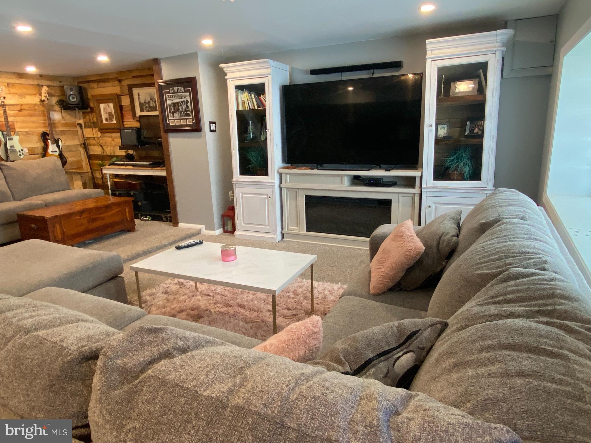12414 Rambler Road Philadelphia, PA 19154 - Photo 27 of 38 Family room