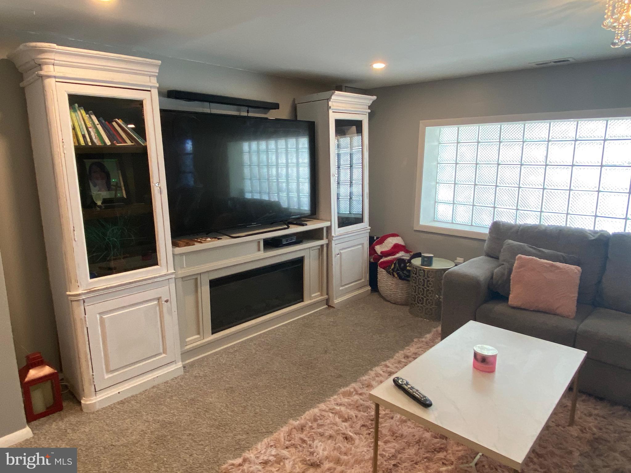 12414 Rambler Road Philadelphia, PA 19154 - Photo 31 of 38 Family room