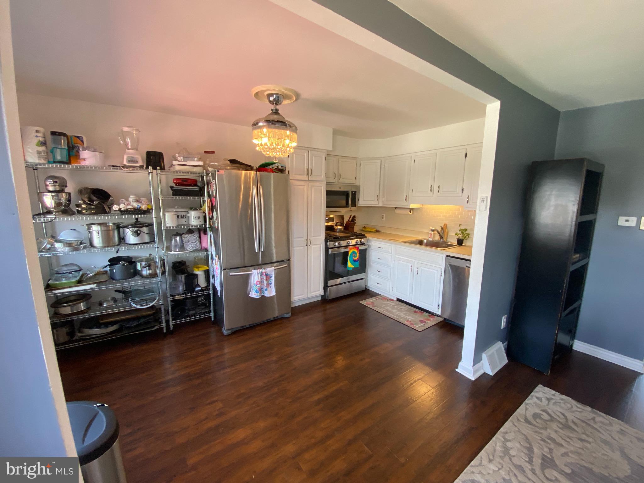 12414 Rambler Road Philadelphia, PA 19154 - Photo 9 of 38 Open eat in kitchen