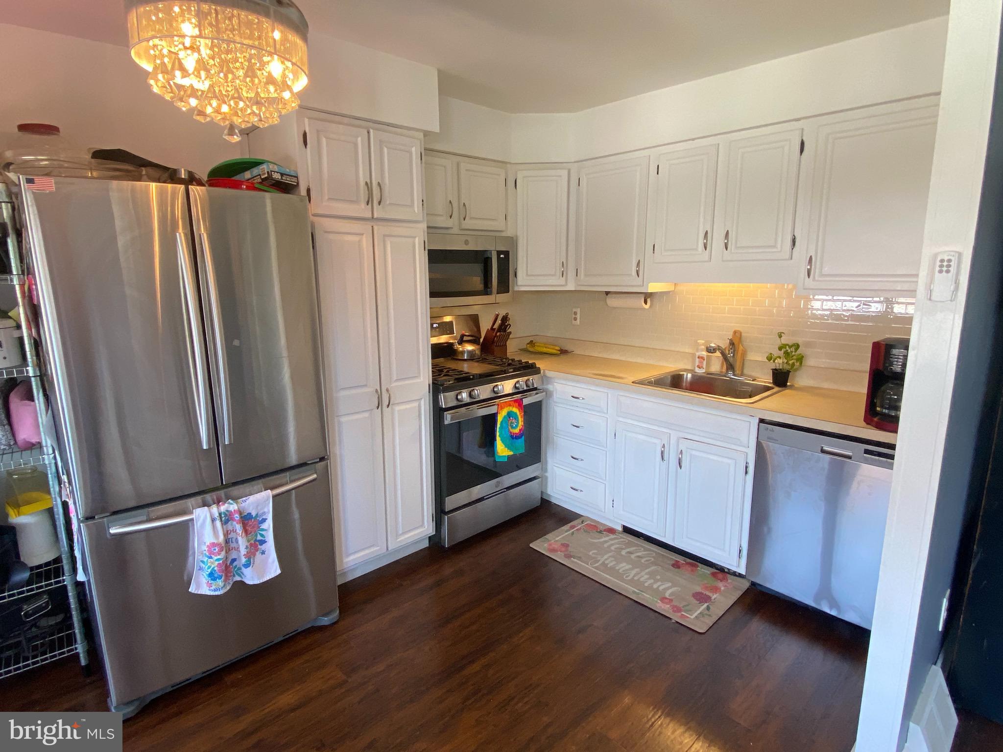 12414 Rambler Road Philadelphia, PA 19154 - Photo 10 of 38 Kitchen with Stainless steel appliances