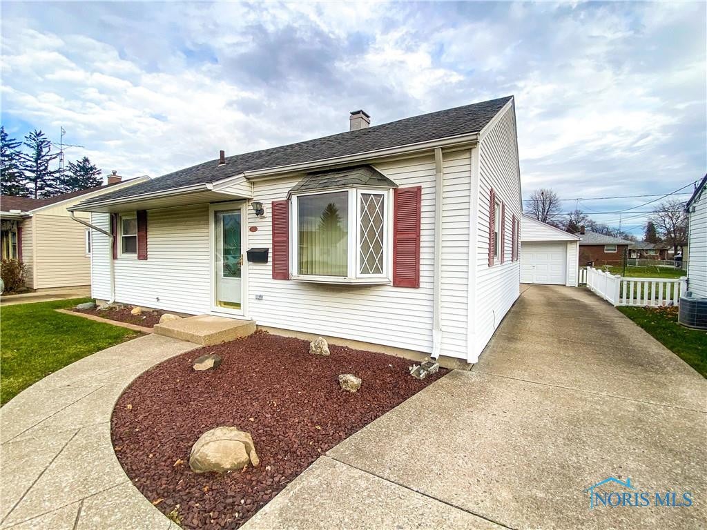 4624 Edgemont Road Toledo, OH 43611 - Photo 3 of 21 Gallery Image 3