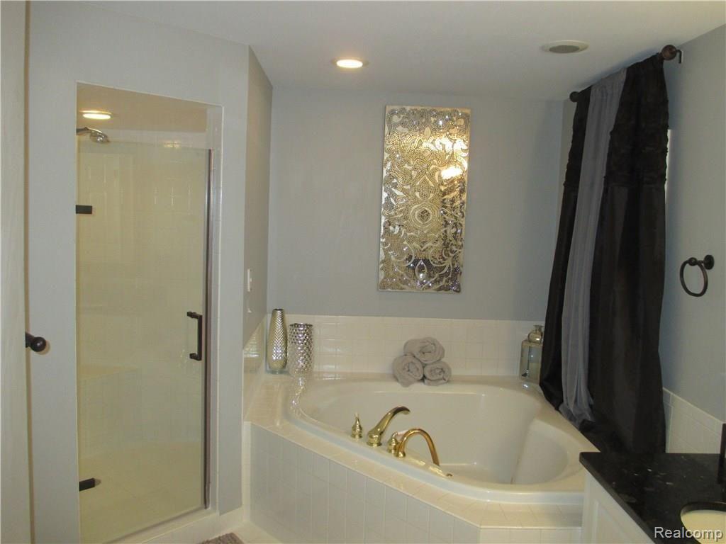 342 Jonathan Drive Rochester Hills, MI 48307 - Photo 11 of 25