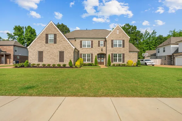 $719,900 | 4916 Maple Walk Drive, Lakeland, TN 38002