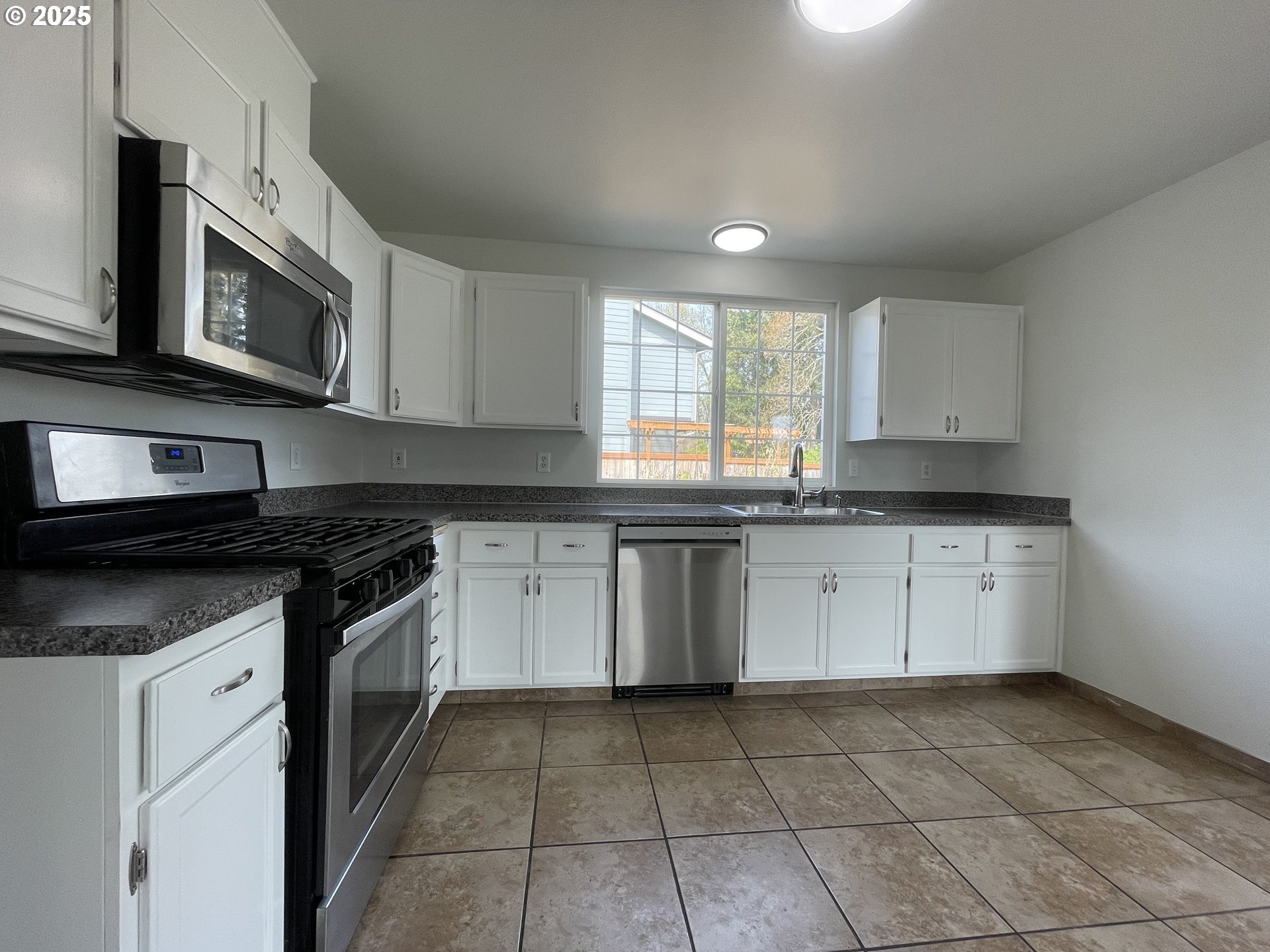 5145 Trevon Street Eugene, OR 97402 - Photo 10 of 35