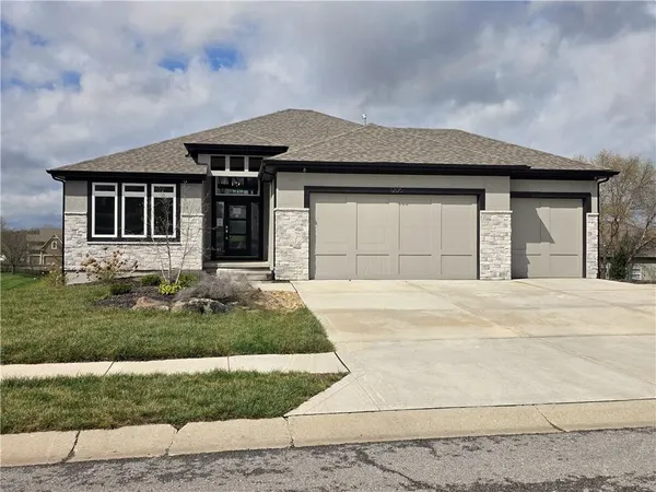 $725,000 | 1205 Hampton Drive, Raymore, MO 64083