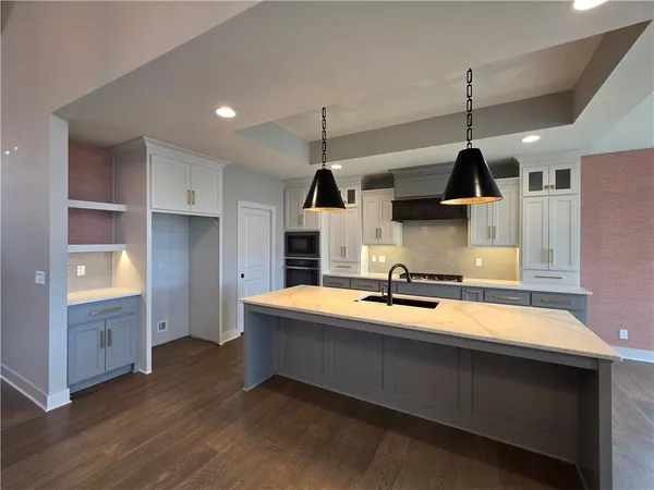 $725,000 | 1205 Hampton Drive, Raymore, MO 64083