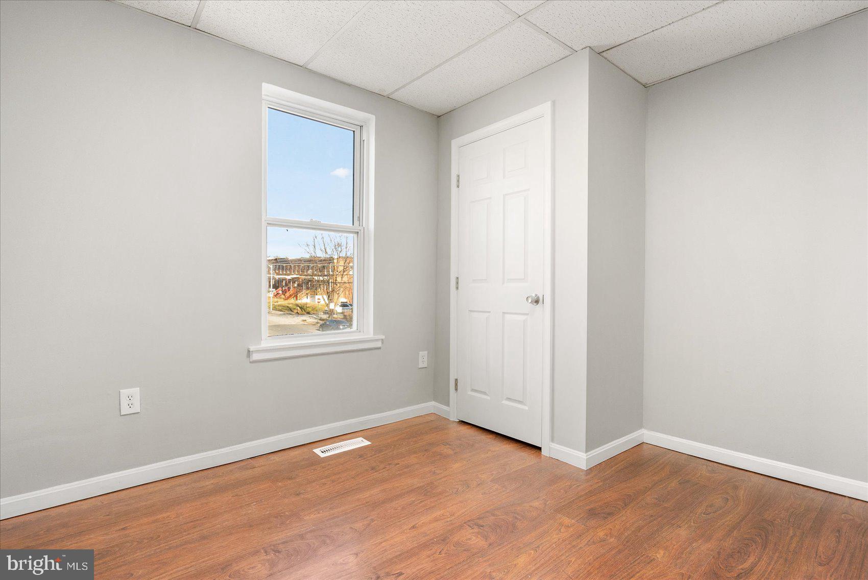 3526 Old York Road Baltimore, MD 21218 - Photo 20 of 33 an empty room with window