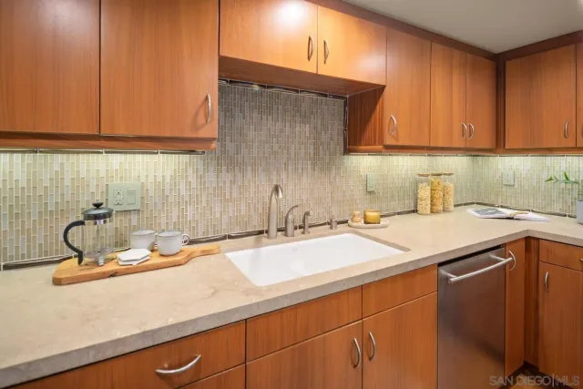 $1,799,900 | 1221 Parker Place, Unit 15, San Diego, CA 92109