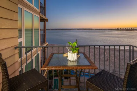 $1,799,900 | 1221 Parker Place, Unit 15, San Diego, CA 92109
