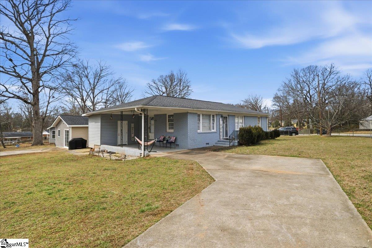 22 Ray Street Greenville, SC 29611 - Photo 2 of 34