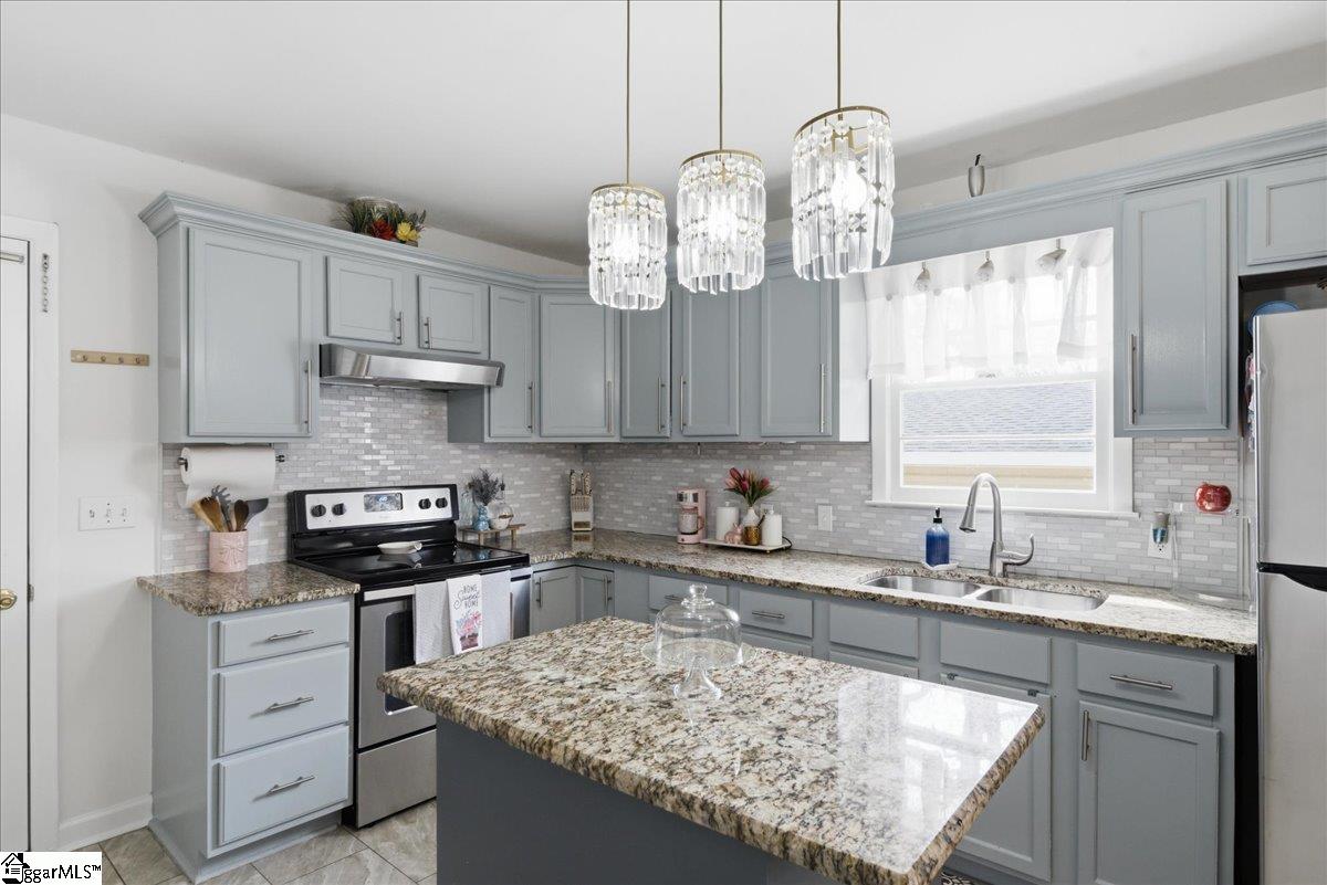 22 Ray Street Greenville, SC 29611 - Photo 4 of 34