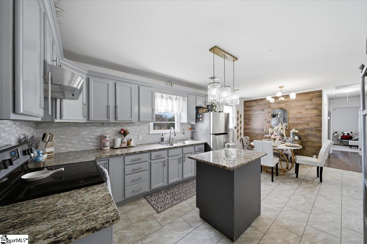 22 Ray Street Greenville, SC 29611 - Photo 5 of 34