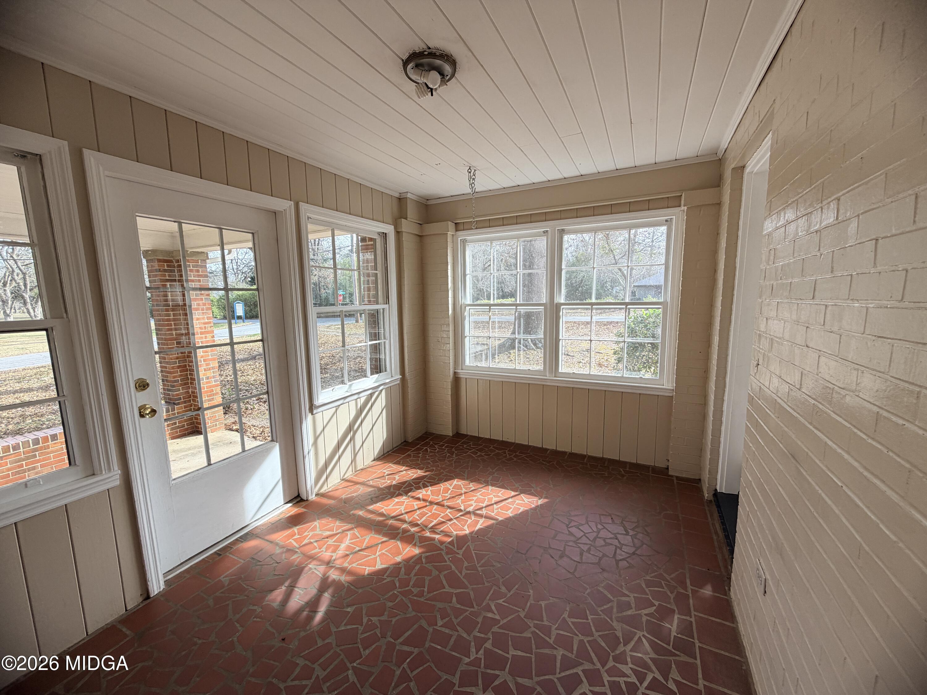 419 West Johnston Street Forsyth, GA 31029 - Photo 5 of 34 a view of hallway with windows