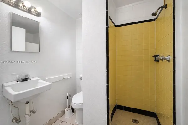 $1,100 | 319 Country Club Ovl, Unit 3, Daytona Beach, FL 32114