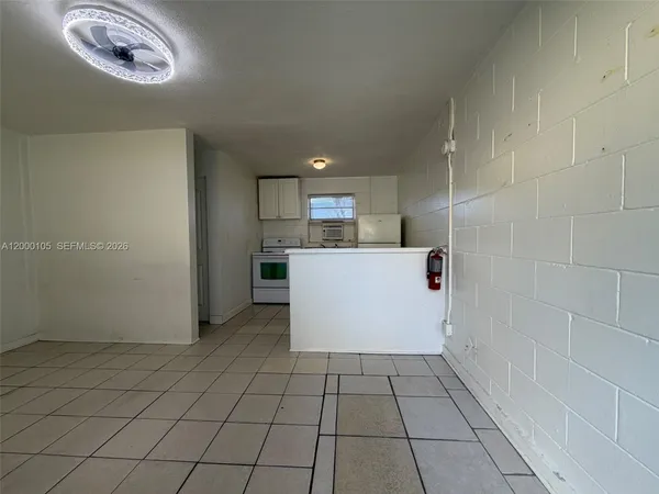 $1,100 | 319 Country Club Ovl, Unit 3, Daytona Beach, FL 32114