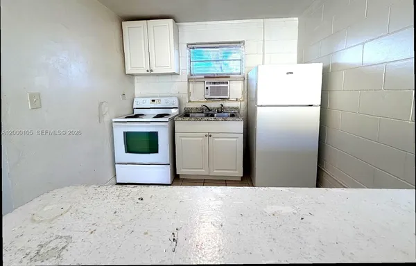 $1,100 | 319 Country Club Ovl, Unit 3, Daytona Beach, FL 32114