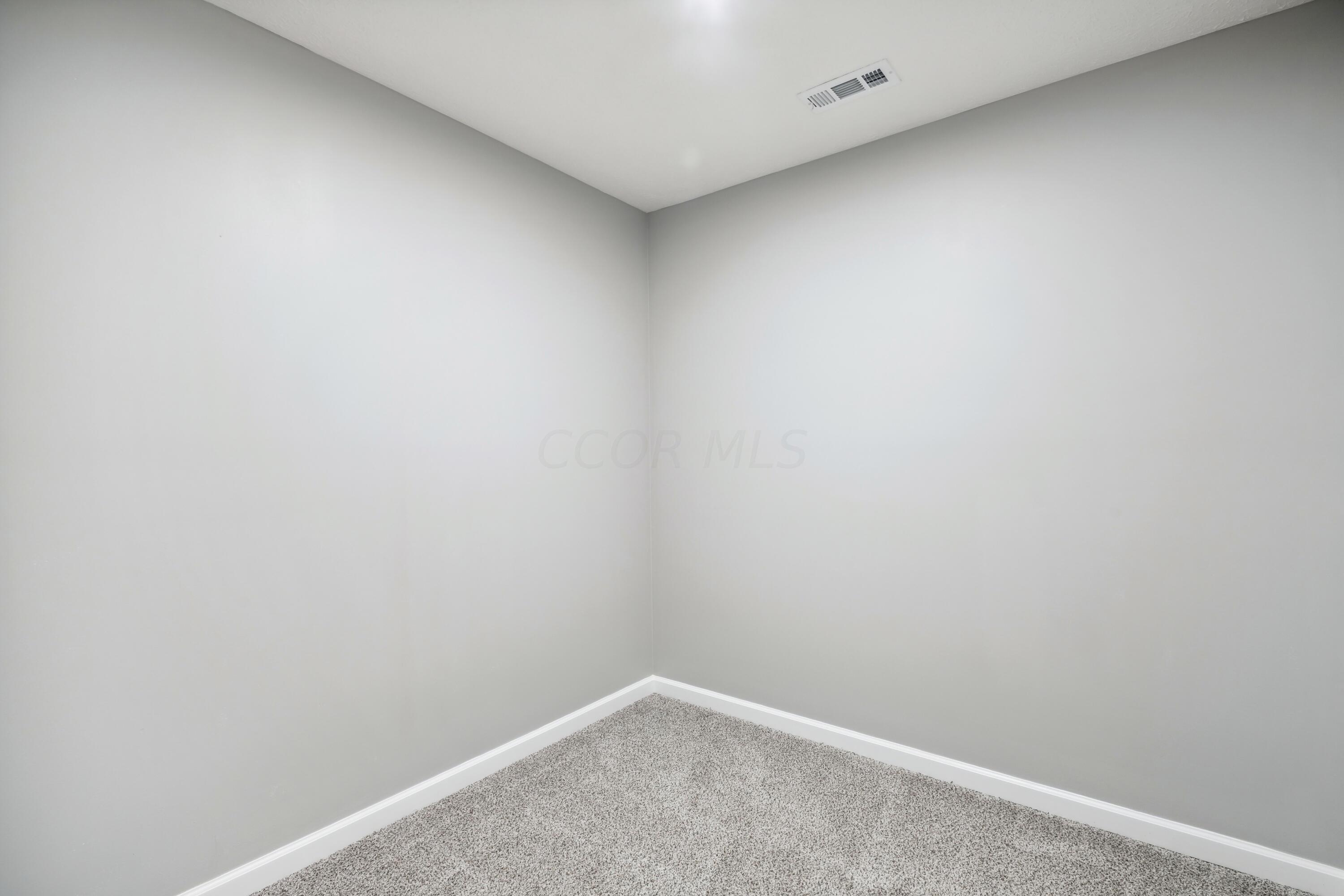 6705 Johnson Road Galloway, OH 43119 - Photo 17 of 30 Huge Walk-in closet in Primary Bedroom!