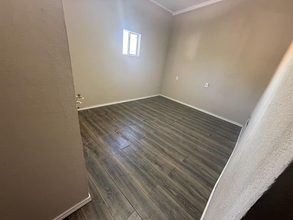 304 Neblett Street Eastland, TX 76448 - Photo 13 of 15 Laundry room
