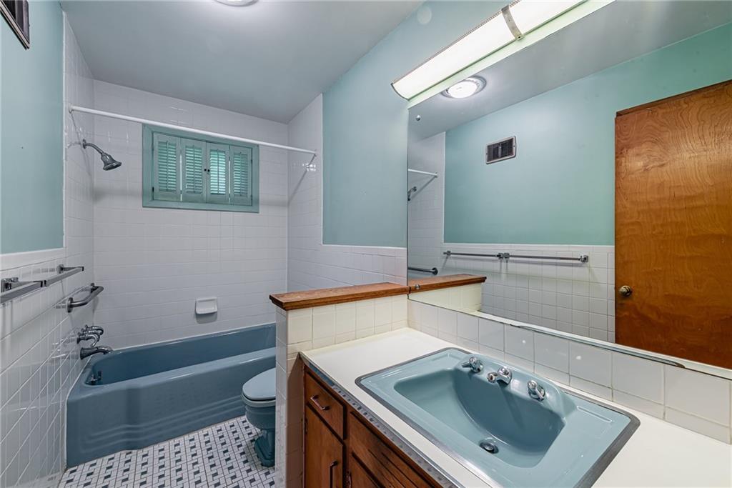 520 North 9th Street Indiana, PA 15701 - Photo 24 of 29 a bathroom with a sink and a tub