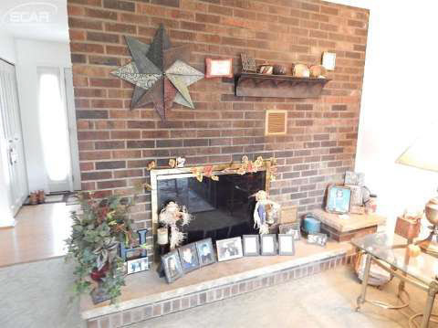 8325 East Coldwater Road Davison, MI 48423 - Photo 7 of 26 20450433-6.JPG