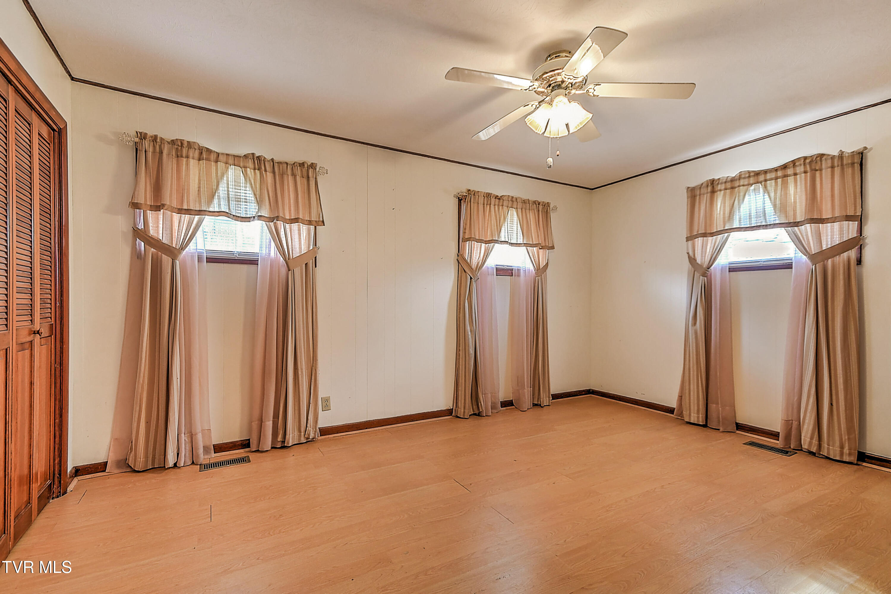 741 Gray Station Road Gray, TN 37615 - Photo 16 of 30 741 Gray Station KG-15