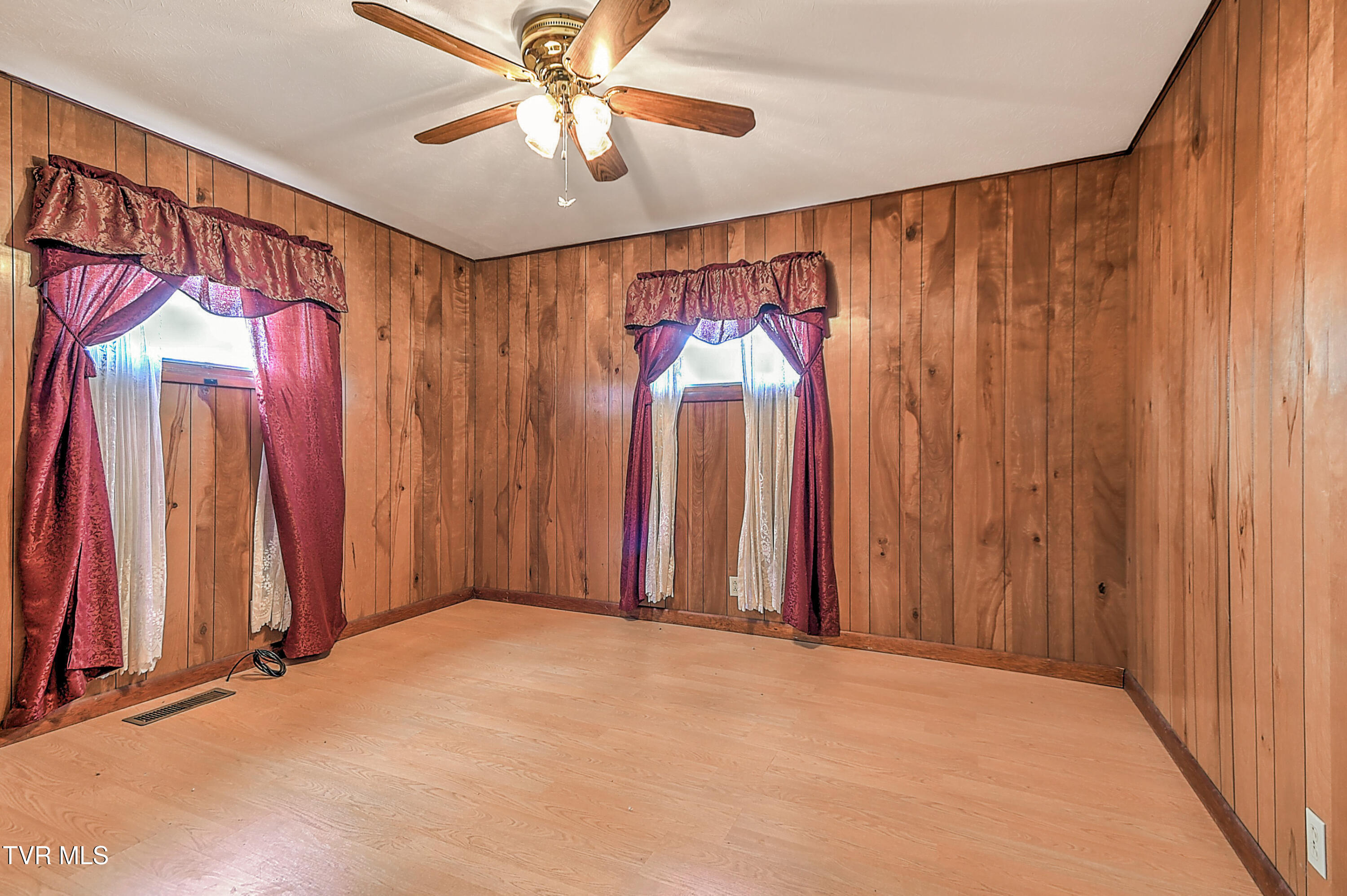 741 Gray Station Road Gray, TN 37615 - Photo 22 of 30 741 Gray Station KG-20