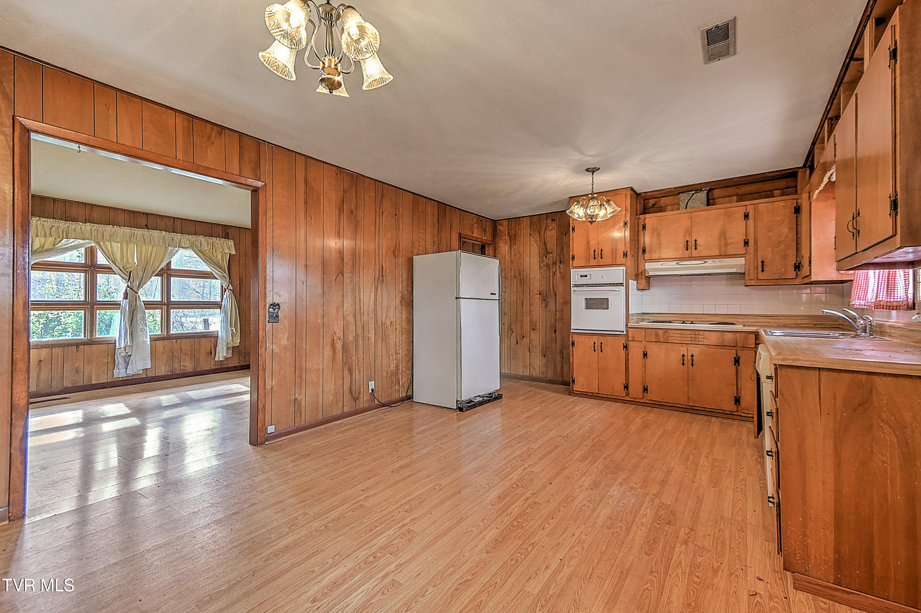 741 Gray Station Road Gray, TN 37615 - Photo 3 of 30 741 Gray Station KG-10