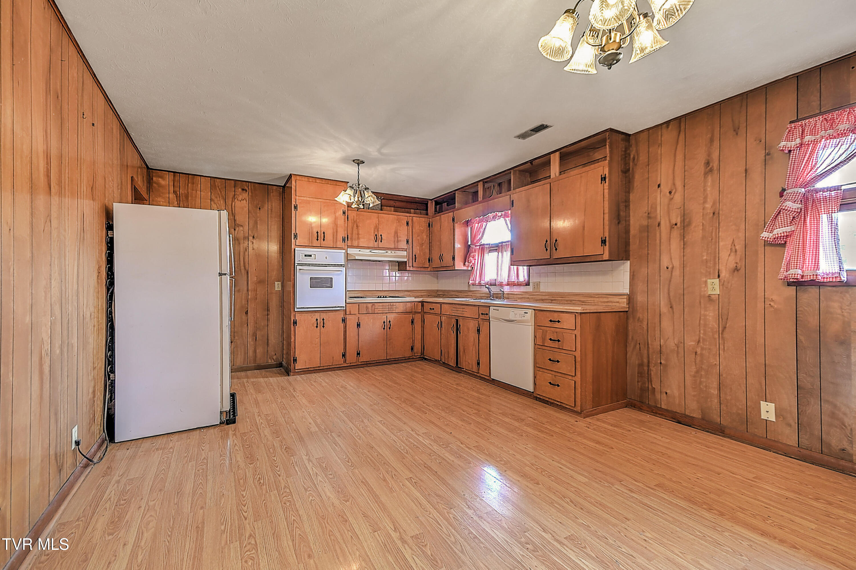 741 Gray Station Road Gray, TN 37615 - Photo 4 of 30 741 Gray Station KG-9