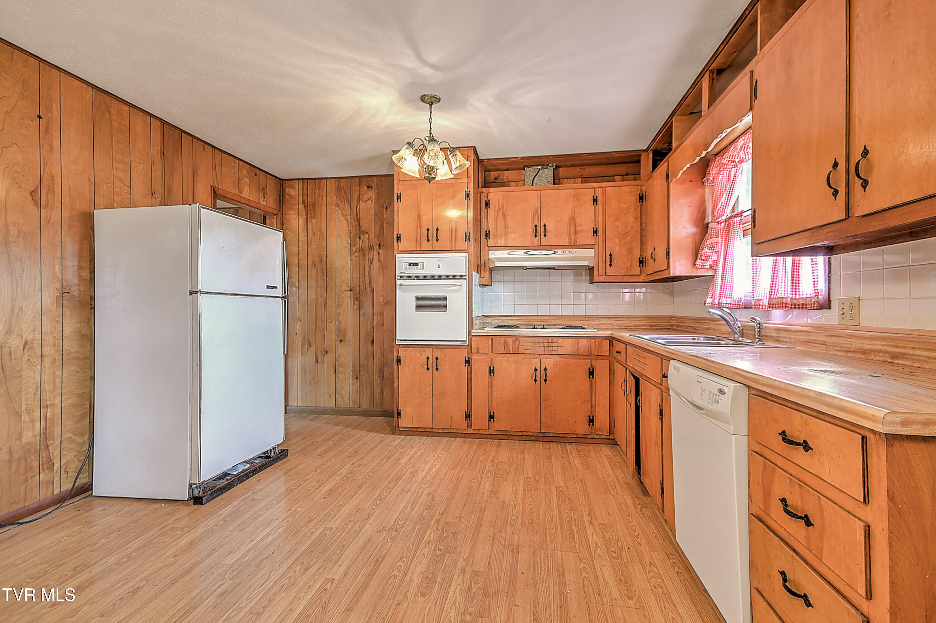 741 Gray Station Road Gray, TN 37615 - Photo 5 of 30 741 Gray Station KG-13