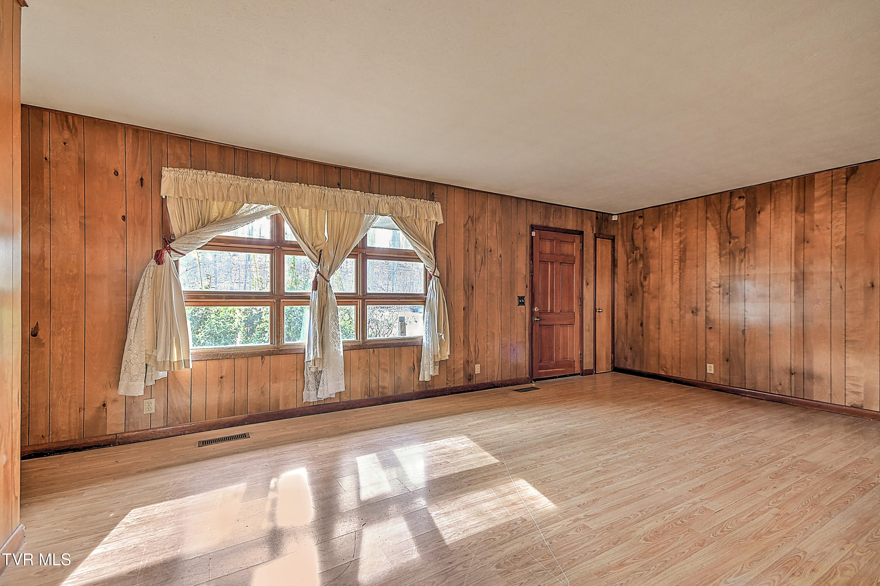 741 Gray Station Road Gray, TN 37615 - Photo 10 of 30 741 Gray Station KG-4