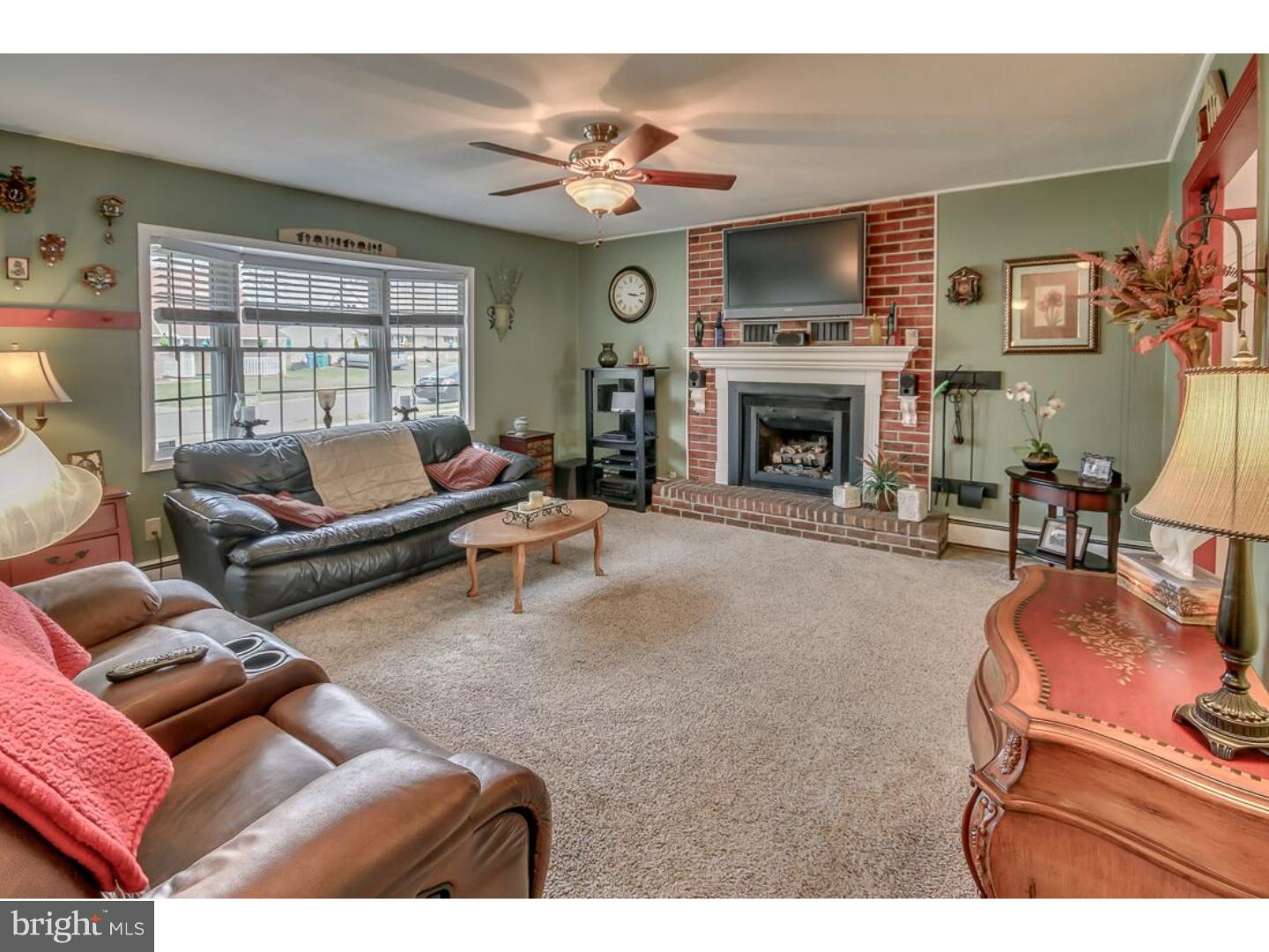 45 Misty Pine Road Levittown, PA 19056 - Photo 13 of 23 Living Room